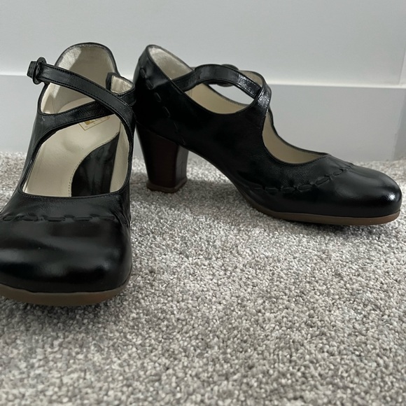 Fluevog Operetta Malibran, Size 9, Black, Criss-crossed Marry Jane heel. - Picture 4 of 7